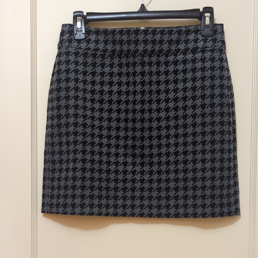 Banana Republic Black and Gray Houndstooth Mini Skirt